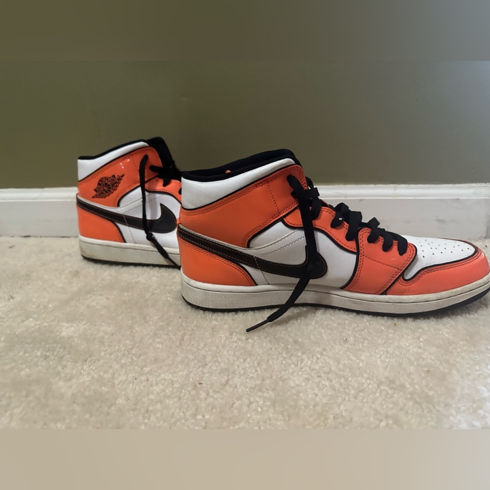 Men's- Air Jordan 1 Retro Mid